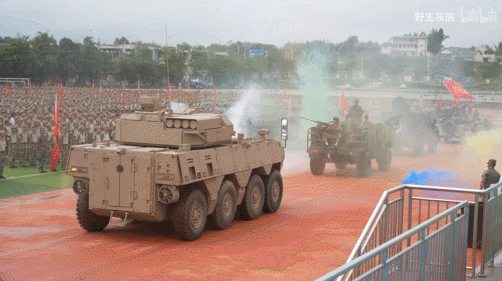 大学军训越来越硬核:步坦协同、火箭筒都来了