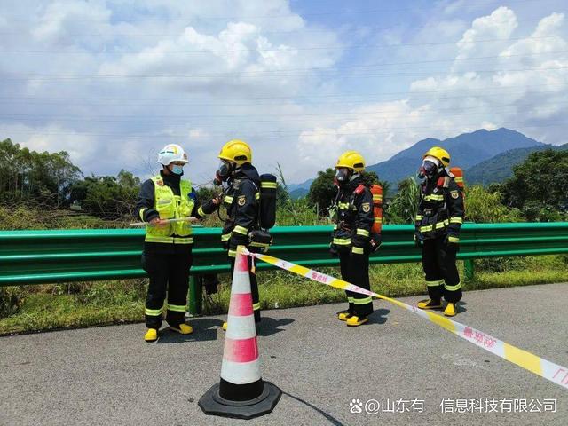 高速遇故障别慌!牢记这些汽车高速救援电话保障安全