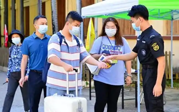 高考复读生激增,应届生升学遇困境,教育内卷加剧