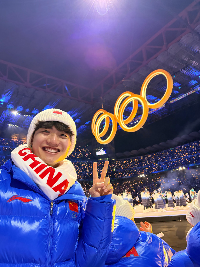 来自世界各地的运动员怀揣着梦想走进赛场。米兰冬奥会的开幕式真是太美了。