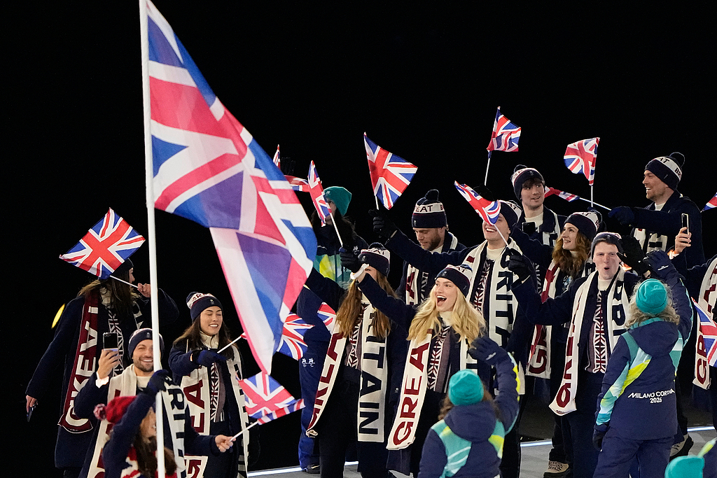 来自世界各地的运动员怀揣着梦想走进赛场。米兰冬奥会的开幕式真是太美了。