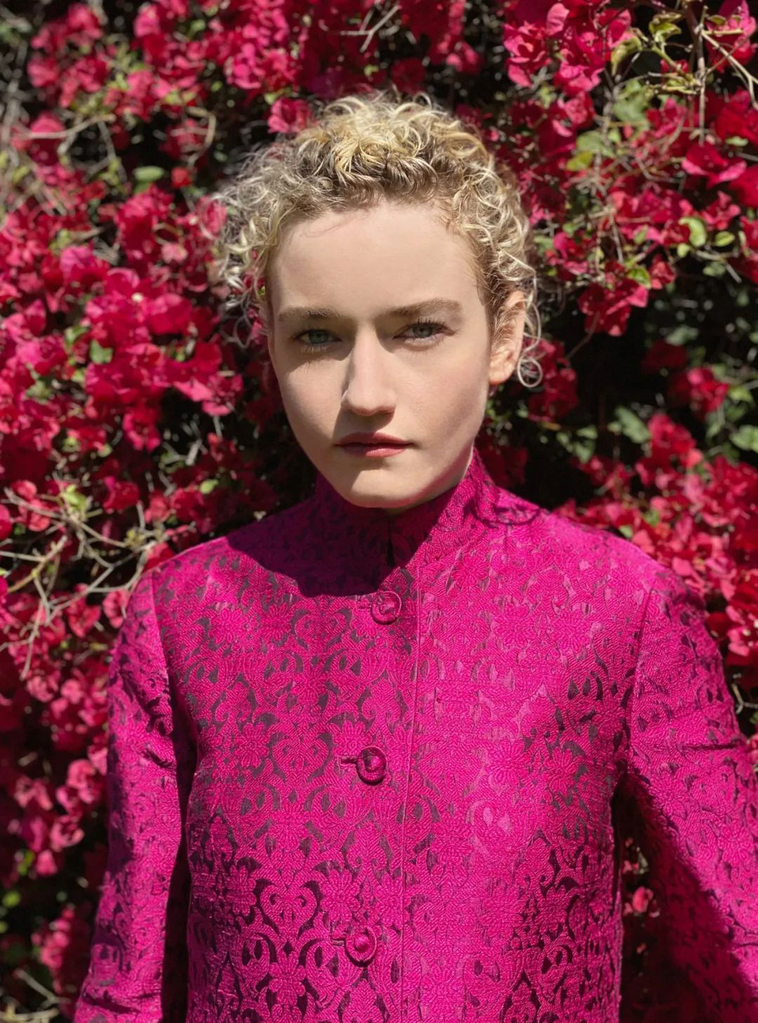 疫情下好莱坞明星居家隔离生活大揭秘及趣事分享