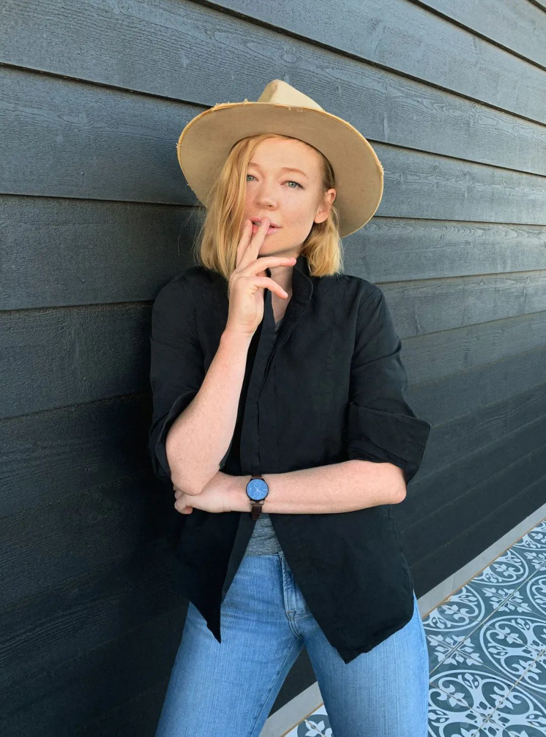 疫情下好莱坞明星居家隔离生活大揭秘及趣事分享