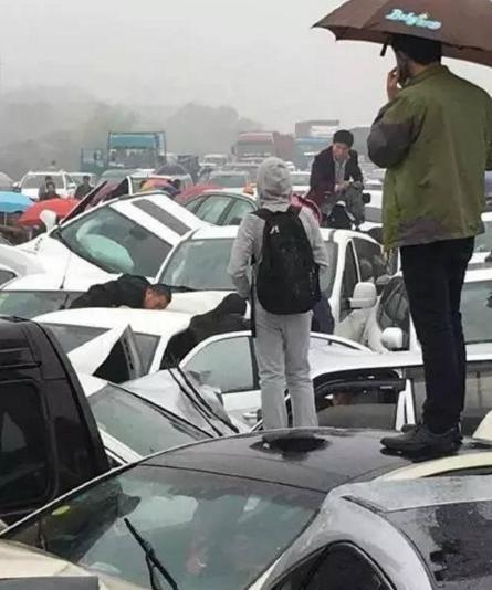 高速事故频发,爆胎占大头!如何避免高速事故看这里