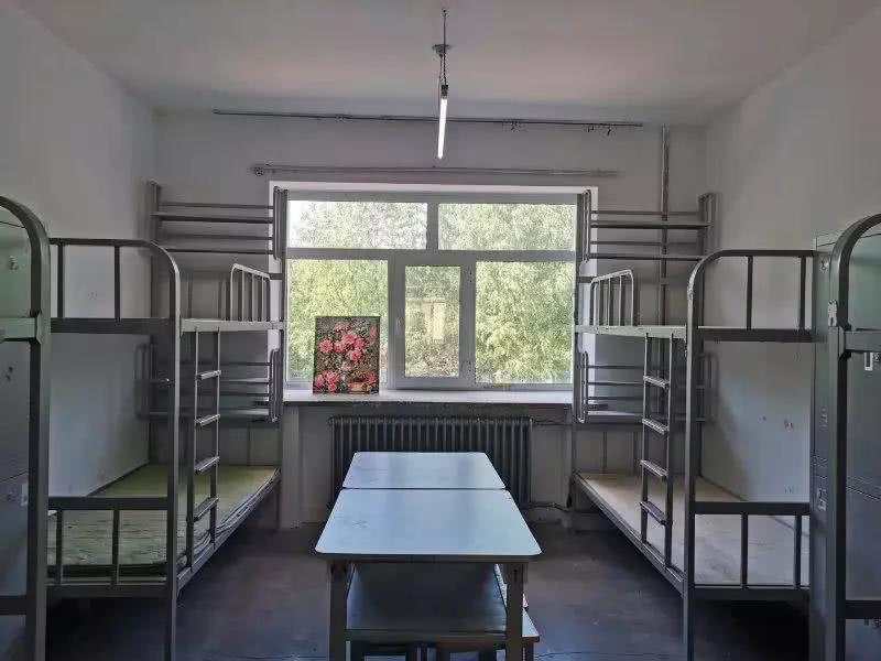 大学宿舍毕业季:有人留整洁,有人却留垃圾成山