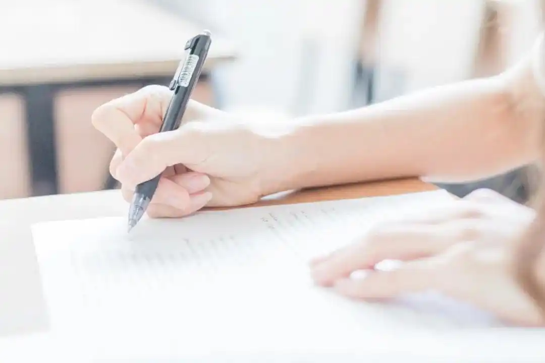 2026高考倒计时,多省大学学费上涨,家长焦虑成本增加