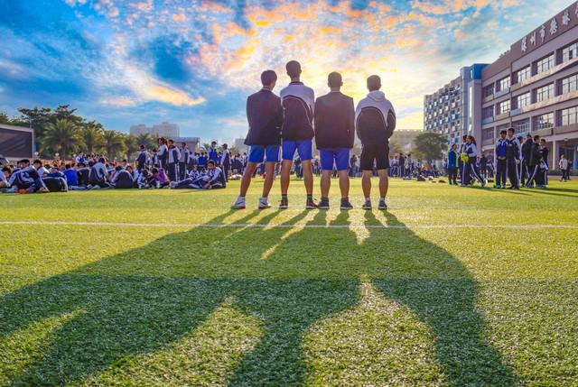 在高考不取消的前提下,有哪些减负措施可以确保学生负担减轻?