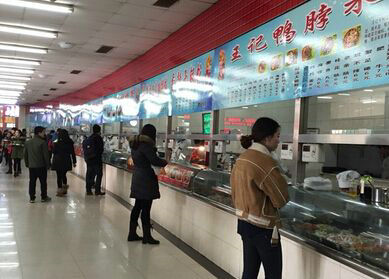 大学生吐槽食堂饭菜贵不好吃,大学食堂经营现状及补贴政策揭秘