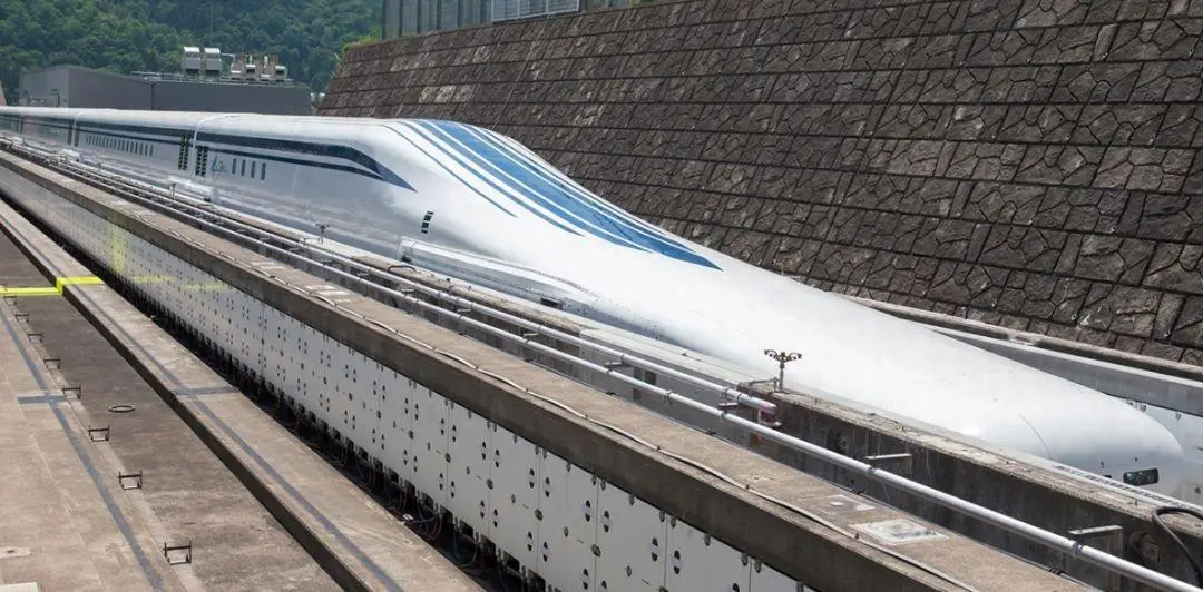 探寻世界最快高速列车，日本L0与中国复兴号的速度传奇