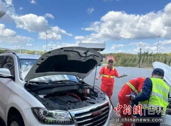 双节期间吉高集团多措并举保障高速出入口通行顺畅及路况服务